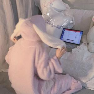 偷看麻麻洗澡我硬了
