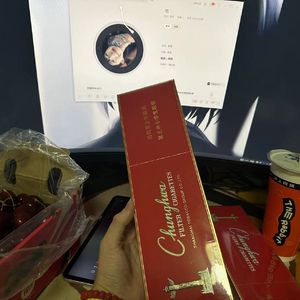 韩国美女互摸对方的乳头视频
